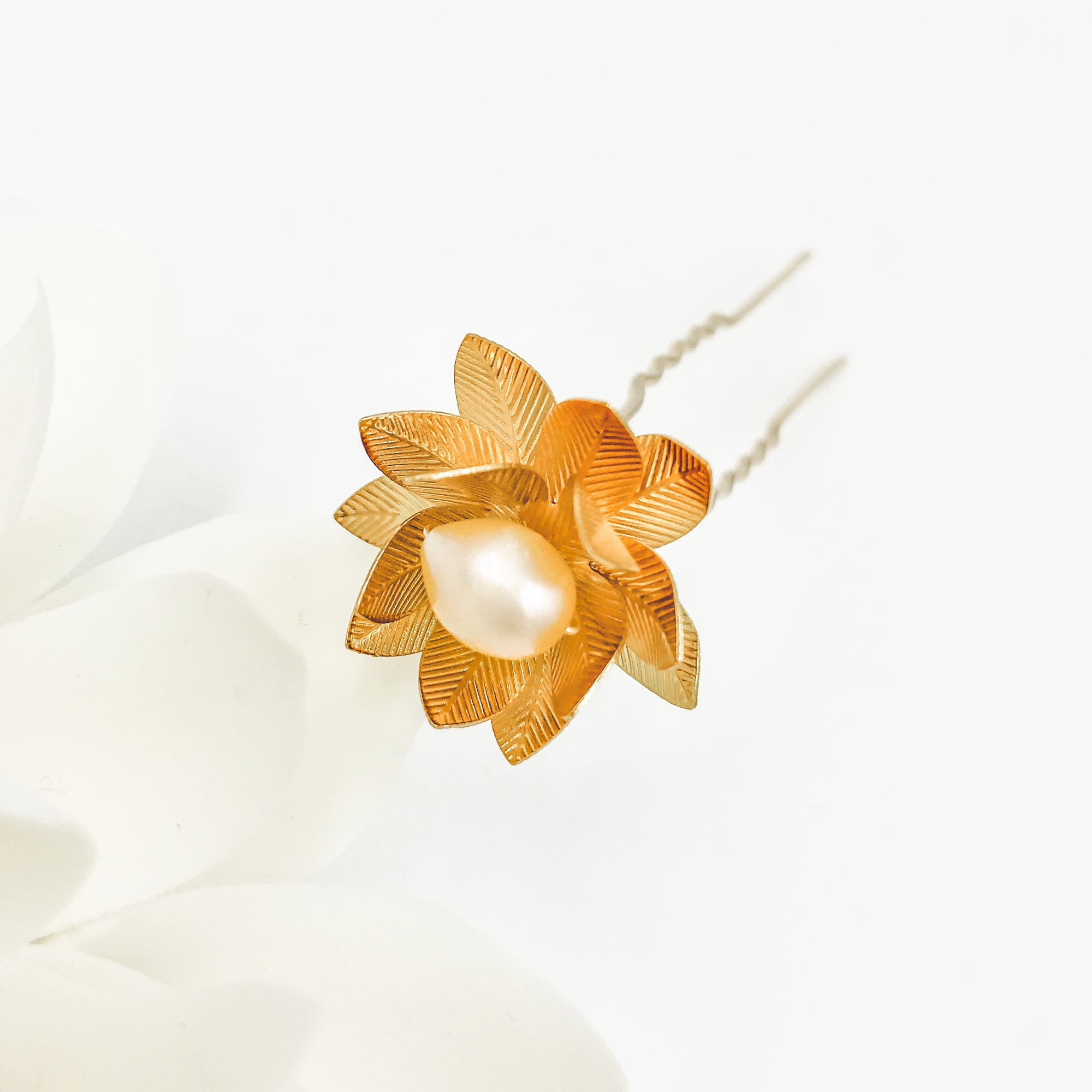 Gold Lotus Hair Pin - Yun Boutique