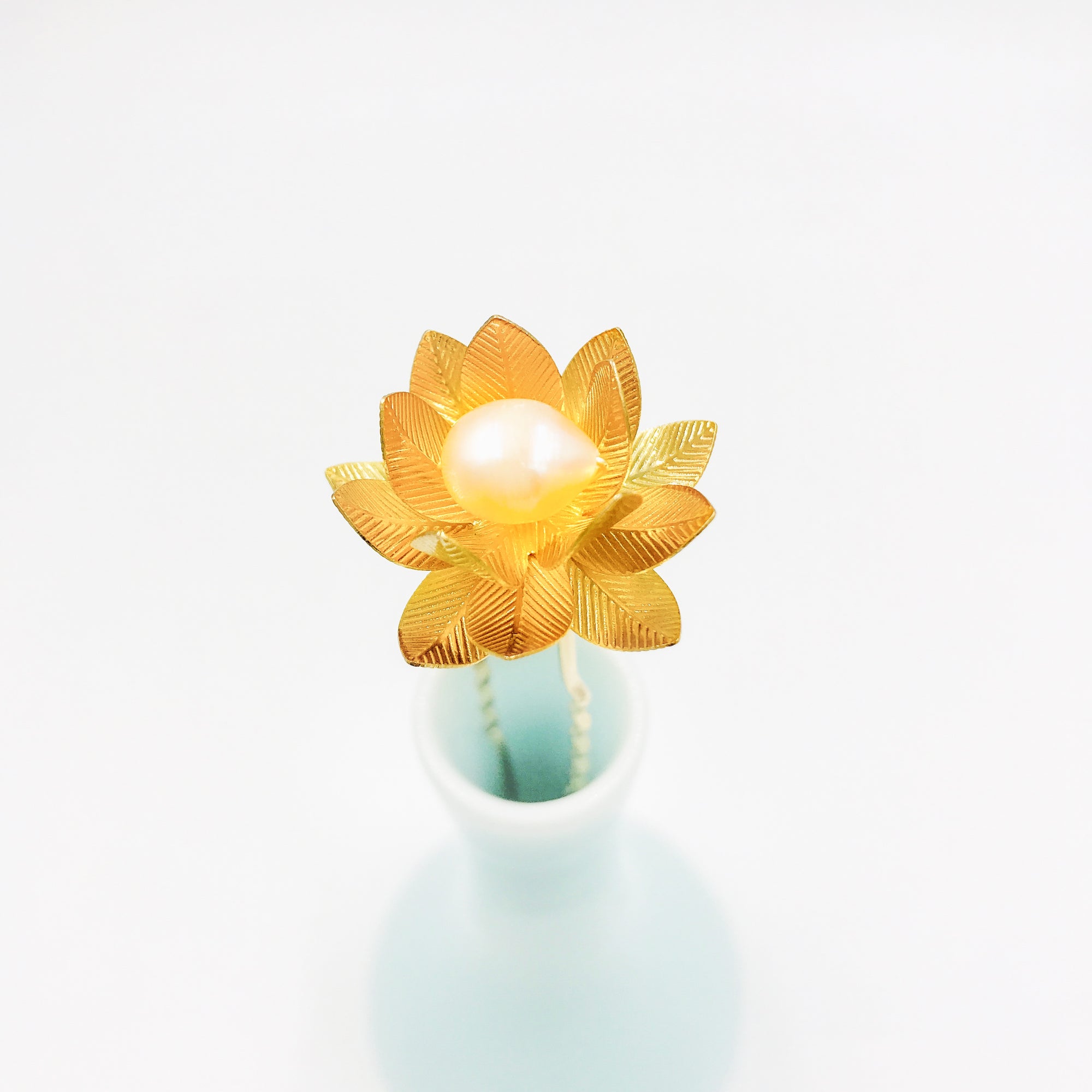 Gold Lotus Hair Pin - Yun Boutique