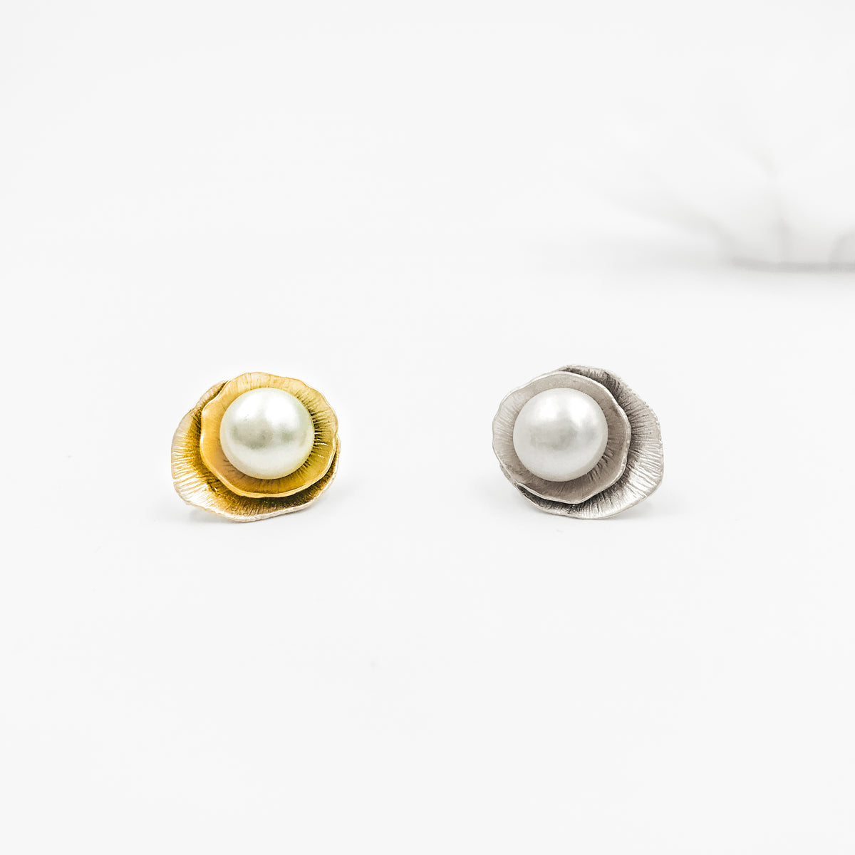 Lotus Leaf Pearl Stud Earrings - Yun Boutique