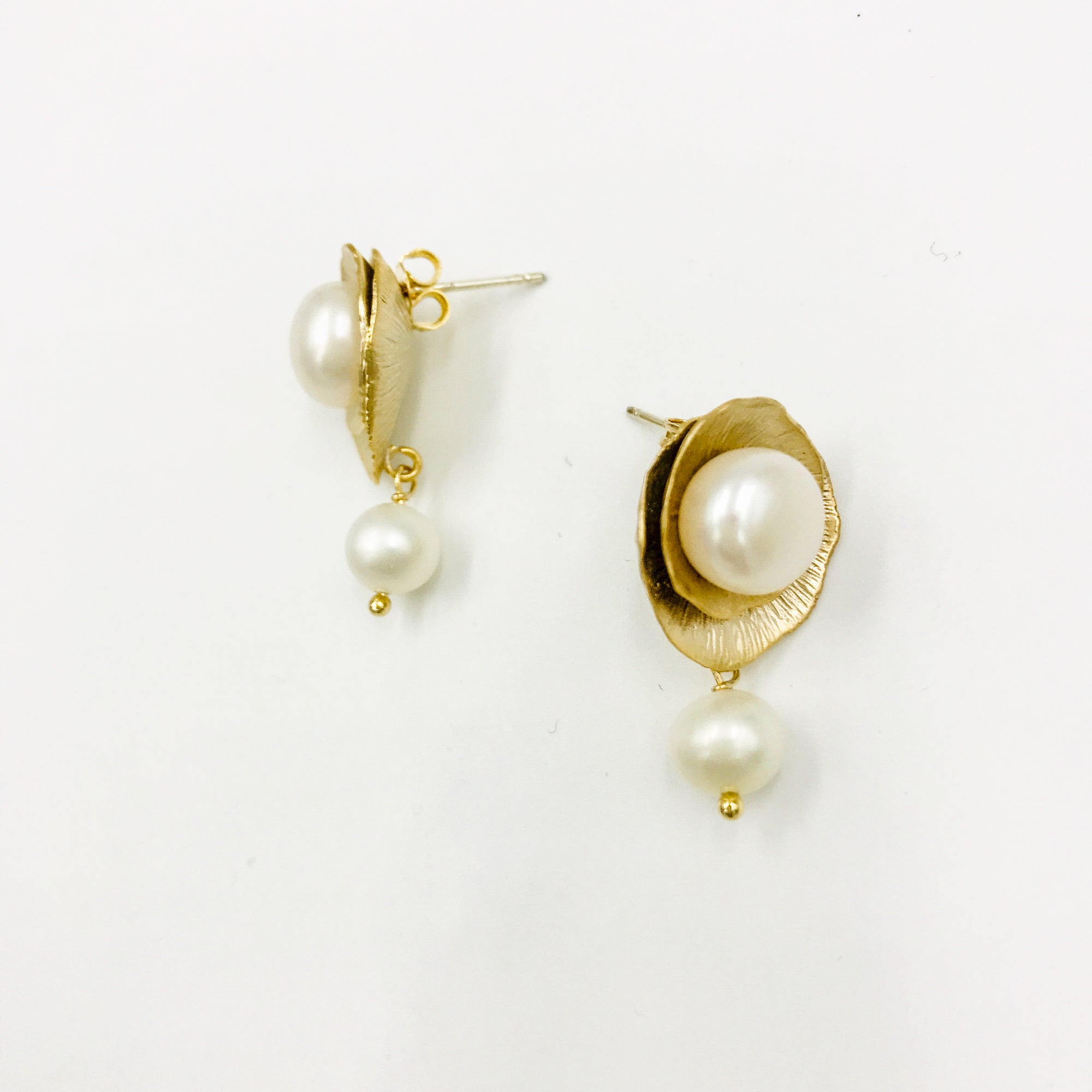 Lotus Leaf Pearl Stud Earrings - Yun Boutique