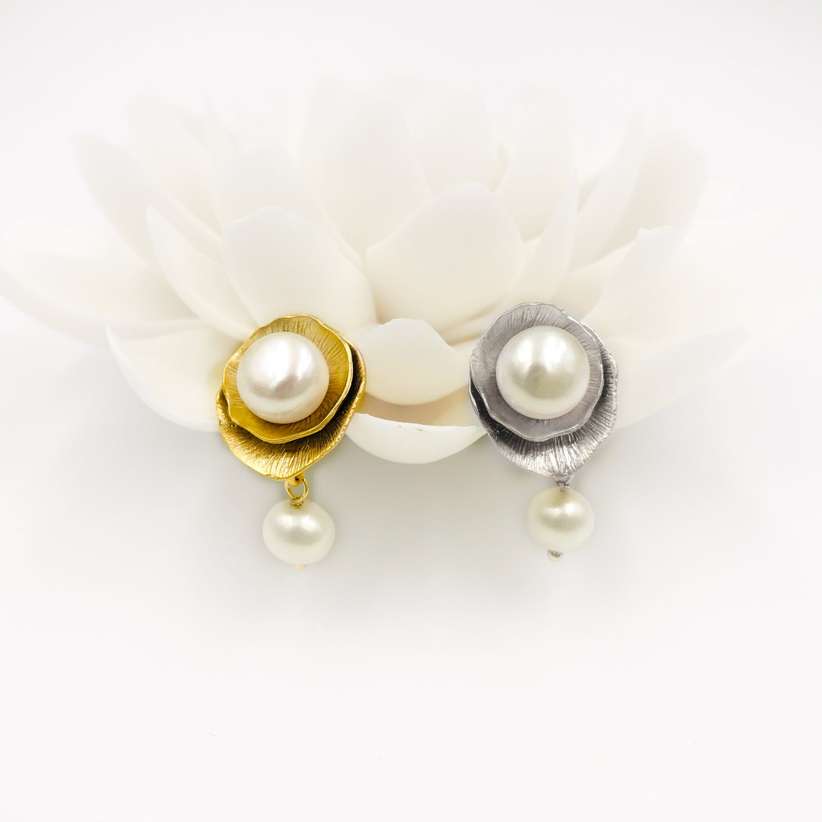 Lotus Leaf Pearl Stud Earrings - Yun Boutique