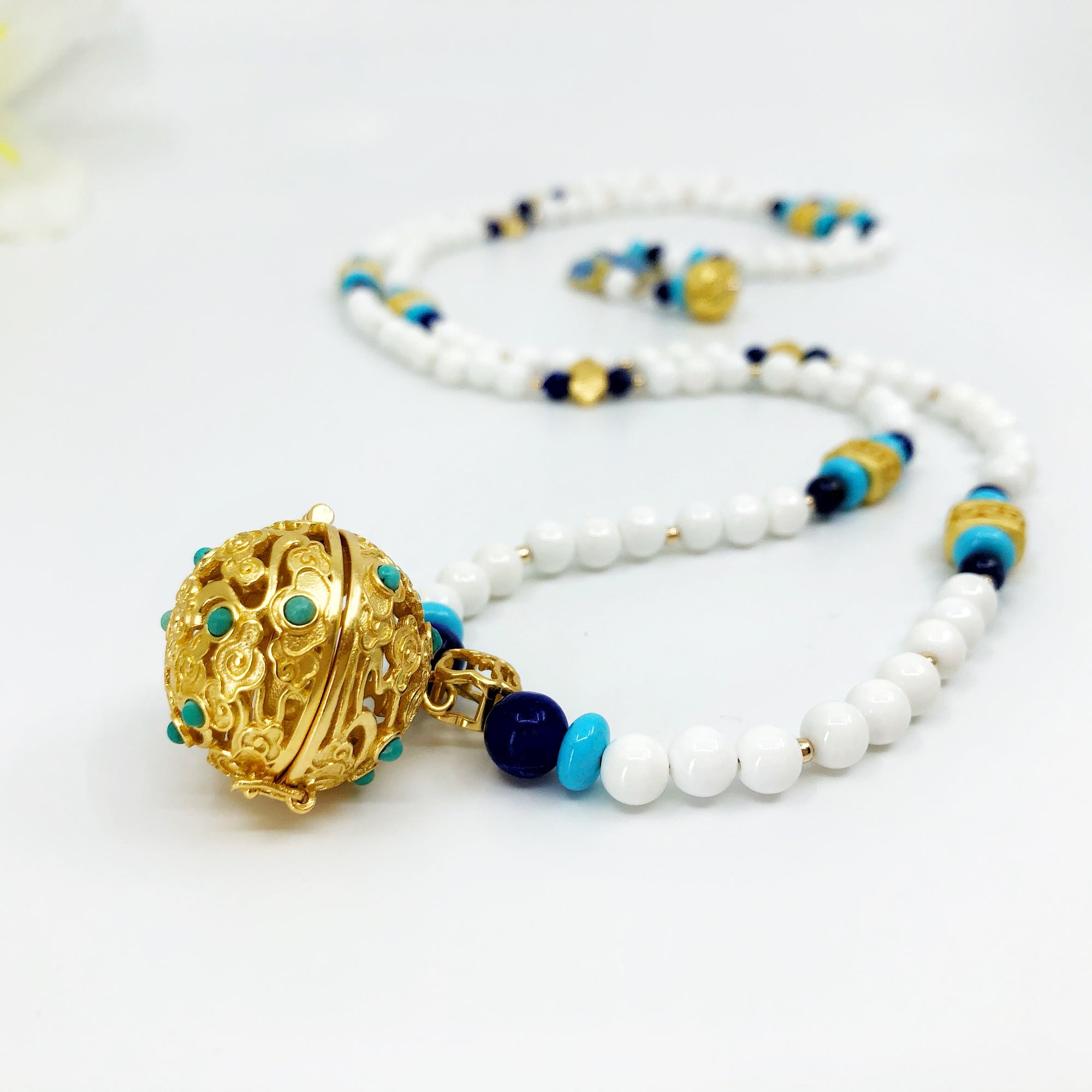 Gold Auspicious Clouds Locket Tridacna Necklace